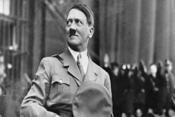 ஹிட்லருக்கு சொந்தமான கைக்கடிகாரம் எலத்திற்கு.!