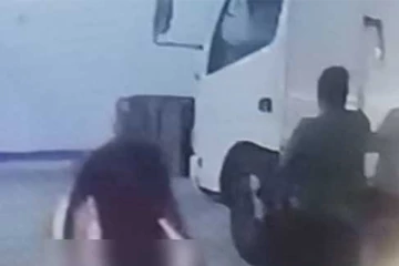 கூரிய ஆயுதத்தால் நபர் ஒருவரின் கையை வெட்டி எடுத்துச் சென்ற சந்தேகநபர் தொடர்பில் வெளியான தகவல்