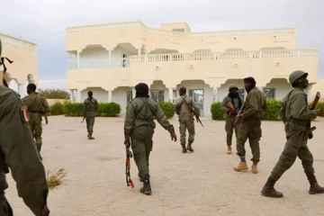 மாலியில் பயங்கரவாதிகள் நடத்திய பாரிய தாக்குதல்: 64 பேர் பலி