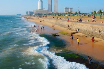 பொலிஸ் கணவனுடன் தகராறு; பச்சிளம் குழந்தையுடன் கடலில் பாய்ந்த பெண்