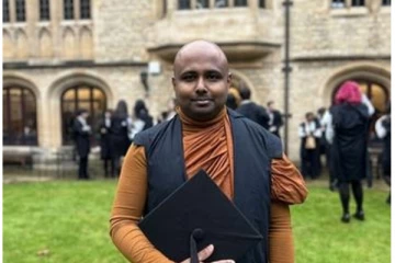 105 வருடத்திற்கு பின் பிரித்தானியா பல்கலைக்கழகத்தில் சேர்ந்த இலங்கை பௌத்த பிக்கு!