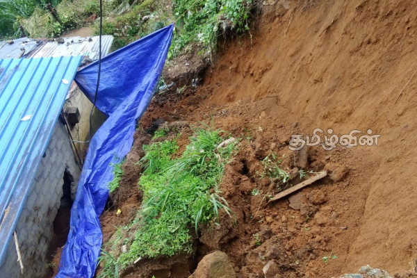 மஸ்கெலியாவில் மண்ணுக்குள் புதைந்து போன ஐவர் காயங்களுடன் மீட்பு | 5 People Buried In Ground Rescued With Injuries