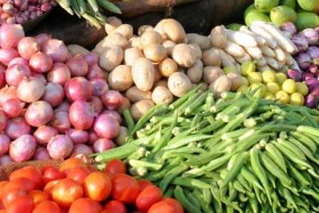 අහස උසටම යන එළවළු මිල..