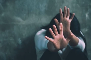 19 வயது இளம் யுவதியை சீரழித்த வேட்பாளர் ; பிரசாரத்தின் போதே நடந்தேறிய சம்பவம்