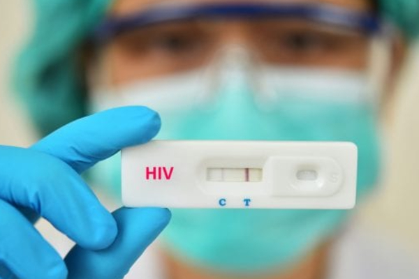 முன்னாள் காதலனை மணந்த பேராசிரியைக்கு எயிட்ஸ் ஊசியை ஏற்றிய காதலி ; சினிமாவை மிஞ்சிய சம்பவம் | Ex Lover Injects Hiv After Prof Wedding முன்னாள் காதலனை மணந்த பேராசிரியைக்கு எயிட்ஸ் ஊசியை ஏற்றிய காதலி ; சினிமாவை மிஞ்சிய சம்பவம் | Ex Lover Injects Hiv After Prof Wedding