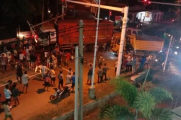 யாழ்.கோப்பாய் பகுதியில் சற்றுமுன்னர் இடம்பெற்ற கோர விபத்து: சாரதிக்கு நேர்ந்த விபரீதம்!