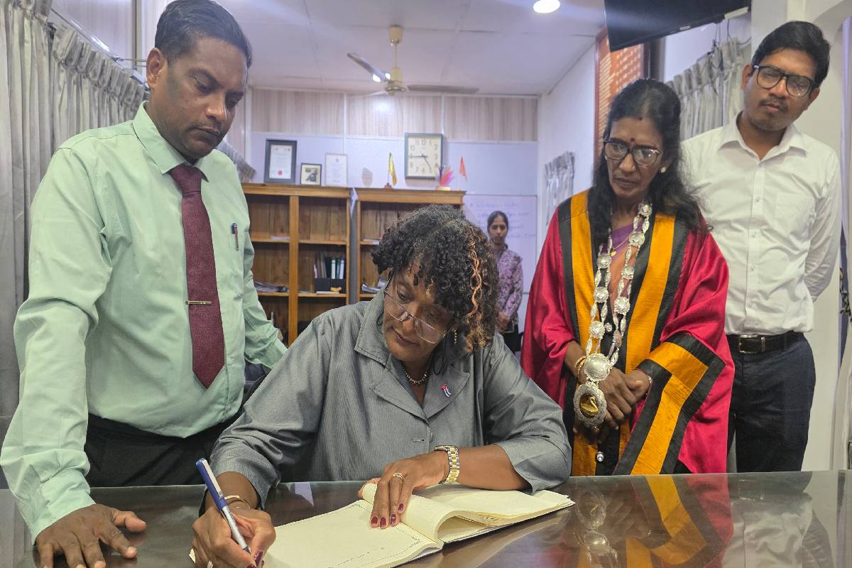 யாழ் மாநகர முதல்வரை சந்தித்த இலங்கைக்கான கியூபா தூதுவர் | Cuban Ambassador To Sri Lanka Meets Mayor