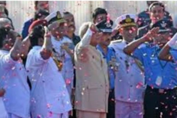 72வது குடியரசு தினம்: தேசியக்கொடி ஏற்றினார் தமிழக ஆளுநர்