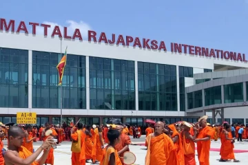 மத்தள விமான நிலைய அதிகாரிகளும் சேவையில் இருந்து விலகல்