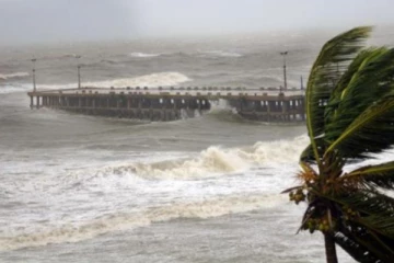 தமிழகத்தில் அடுத்த 3 மணி நேரத்தில் கொட்டப்போகும் கனமழை - கடலுக்குச் செல்ல மீனவர்களுக்கு தடை