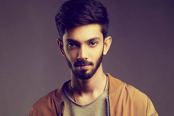 அட இசையமைப்பாளர் அனிருத்தா இது, சிறுவயதில் அக்காவுடன் எடுத்த புகைப்படம்- இதுவரை பார்க்காதது