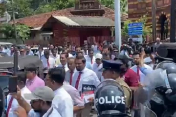 வைத்தியர்களால் கொழும்பில் போக்குவரத்து நெரிசல்