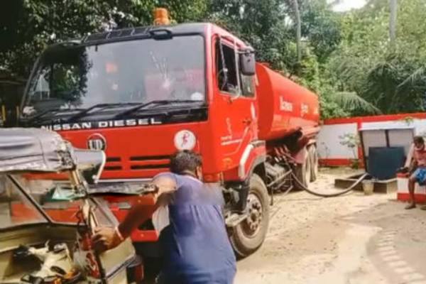 யாழில் பதுக்கி வைக்கப்பட்டிருந்த 1150 லீற்றரை கண்டுபிடித்த மக்கள்! | People Who Found 1150 Liters Stored In Jaffna