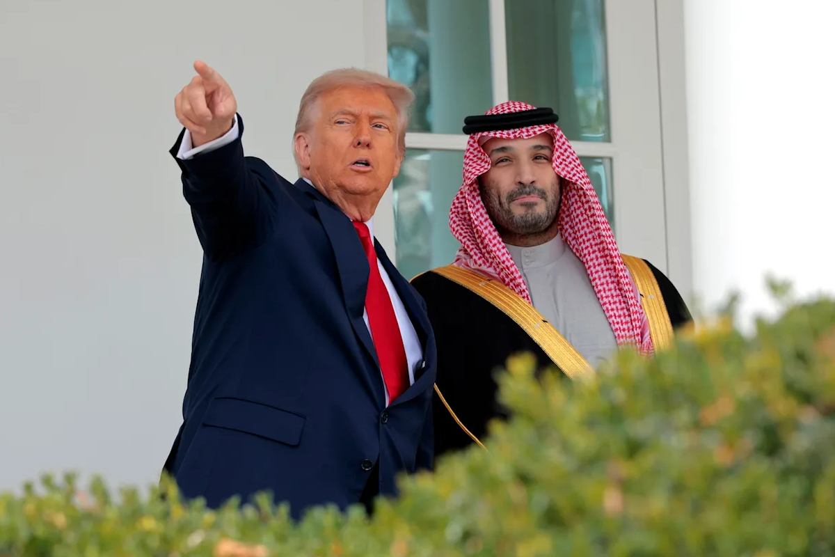 என் காலடியில் விழுந்து கிடக்கிறார்! சவுதி அரேபியாவின் இளவரசர் குறித்து ட்ரம்பின் கடும் பேச்சு | Trump Takes Jibe Then Praises Saudi Crown Prince