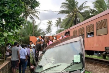 වෛද්‍යවරියක් සාගරිකාට බිලිවෙයි..සිදුවූ අවාසනාවන්ත ඉරණම මෙන්න.(PHOTOS).