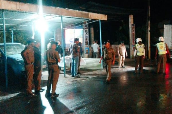 தென்னிலங்கையில் பயங்கரம் ; வெட்டப்பட்ட கைகள் பாகங்களை தேடும் பொலிஸ் விசாரணை | Police Investigation Looking Severed Hand Parts தென்னிலங்கையில் பயங்கரம் ; வெட்டப்பட்ட கைகள் பாகங்களை தேடும் பொலிஸ் விசாரணை | Police Investigation Looking Severed Hand Parts