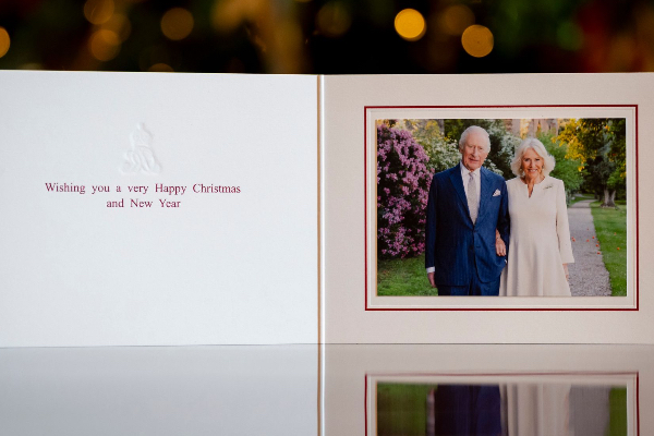 பிரித்தானிய மன்னர்-ராணியின் கிறிஸ்துமஸ் வாழ்த்து அட்டை: வெளியான பாசம் நிறைந்த புகைப்படம் | Uk King And Queen Royal Christmas Greeting Card பிரித்தானிய மன்னர்-ராணியின் கிறிஸ்துமஸ் வாழ்த்து அட்டை: வெளியான பாசம் நிறைந்த புகைப்படம் | Uk King And Queen Royal Christmas Greeting Card