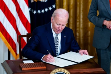 மேலும் ஐவருக்குப் பொதுமன்னிப்பு வழங்கிய பைடன்