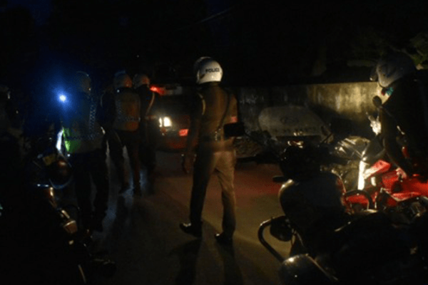நடுரோட்டில் நின்று காதலிக்கு கோல் எடுத்தவர் கைது | Drunk Girlfriend Who Scored A Called Arrested