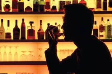 நாடளாவிய ரீதியில்  மதுக்கடைகளுக்கு பூட்டு!