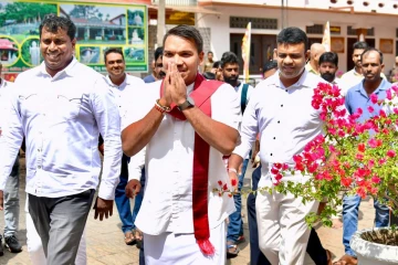 "පොලීසිය ආණ්ඩුවේ දේශපාලන හස්තයක් කරගෙන" - නාමල්ගෙන් ආණ්ඩුවට දැඩි චෝදනා