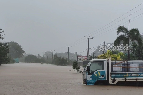 வவுனியாவில் வரிசையில் நூற்றுக்கணக்கான வாகனங்கள்! பேராறு வான் கதவுகளும் திறப்பு | Vavniya Weather Uptade