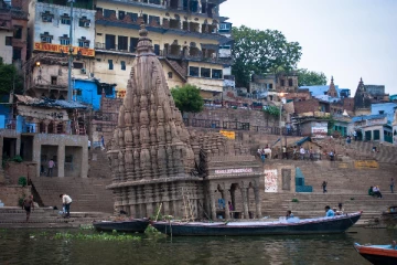 சாபத்தால் 300 ஆண்டுகள் சாய்ந்திருக்கும் சிவன் கோவில்