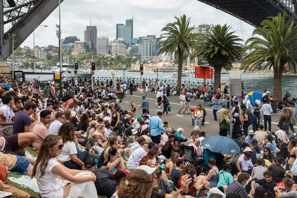 புத்தாண்டை வரவேற்க சிட்னியில் குவிந்த மக்கள் ! | People Gathered In Sydney To Welcome The New Year