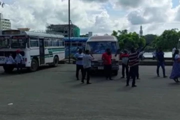 யாழ் - கொழும்பு சேவையில் ஈடுபடும் அனைத்து பேருந்துகளும் முகமாலையில் சோதனை!