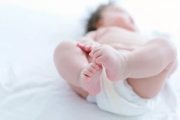 8 மாத குழந்தையை 800 ரூபாய்க்கு விற்ற தாய்!