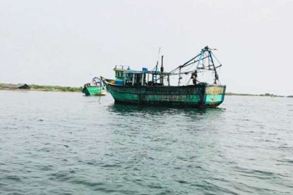 கடற்றொழிலாளர்களிடம் கோரிக்கை விடுத்த இராமலிங்கம் சந்திரசேகர்! | Workers Cooperate With Security Force Chandrasegar