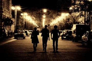 රාත්‍රී කාලයේ රට පුරා කරන්න යන දෙයක් ගැන ප්‍රබලයෙකුගෙන් දැනුම්දීමක්.