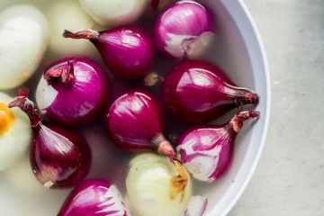 சளி, இருமல் பிரச்சினைகளை ஓட ஓட விரட்டும் வெங்காய தண்ணீர்! யார் யாரெல்லாம் குடிக்கலாம் தெரியுமா?