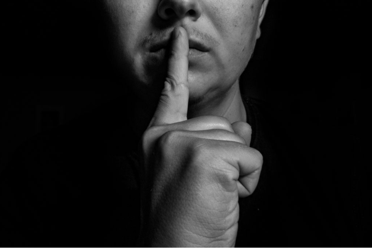 தவறியும் இந்த ராசியினர் மட்டும் ரகசியத்தை பகிர்ந்து விடாதீர்கள்.. ஏன் தெரியுமா? | Never Share Your Secrets With These Zodiac தவறியும் இந்த ராசியினர் மட்டும் ரகசியத்தை பகிர்ந்து விடாதீர்கள்.. ஏன் தெரியுமா? | Never Share Your Secrets With These Zodiac