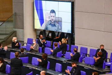 ஜேர்மன் நாடாளுமன்றத்தில் மேற்கத்திய தலைவர்களை கடுமையாக விமர்சித்த ஜெலன்ஸ்கி