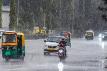 கொட்டித்தீர்த்த கனமழை; பெங்களூரில் குளமான சாலைகள் - விமான சேவை பாதிப்பு!