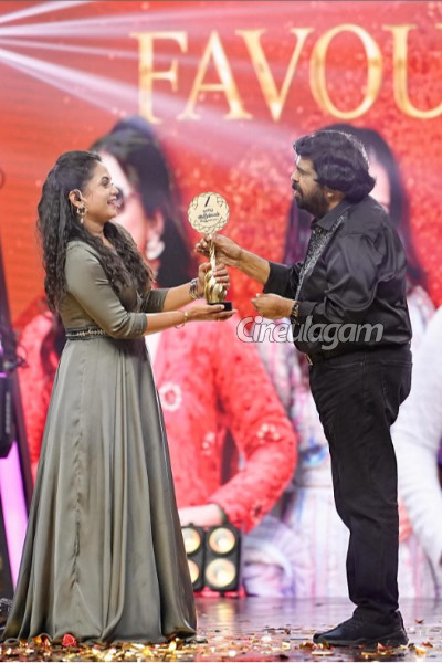 தொகுப்பாளினி மணிமேகலையின் 15 வருட பயணம்... ஜீ தமிழ் தொலைக்காட்சி ஸ்பெஷல் கொண்டாட்டம் | 15 Years Of Manimegalai Celebration In Zee Tamizh தொகுப்பாளினி மணிமேகலையின் 15 வருட பயணம்... ஜீ தமிழ் தொலைக்காட்சி ஸ்பெஷல் கொண்டாட்டம் | 15 Years Of Manimegalai Celebration In Zee Tamizh