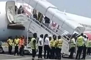 நடுவானில் தீப்பிடித்த விமானம் : திடுக்கிடும் நிமிடங்கள்!