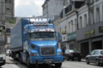 உக்ரைன் மக்களுக்காக பிரான்சிலிருந்து புறப்பட்ட கனரக வாகனங்கள்