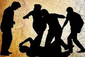 இரு குழுக்களுக்கு இடையில் ஏற்பட்ட மோதல்; துண்டாக பிரிந்த கை கால்கள்