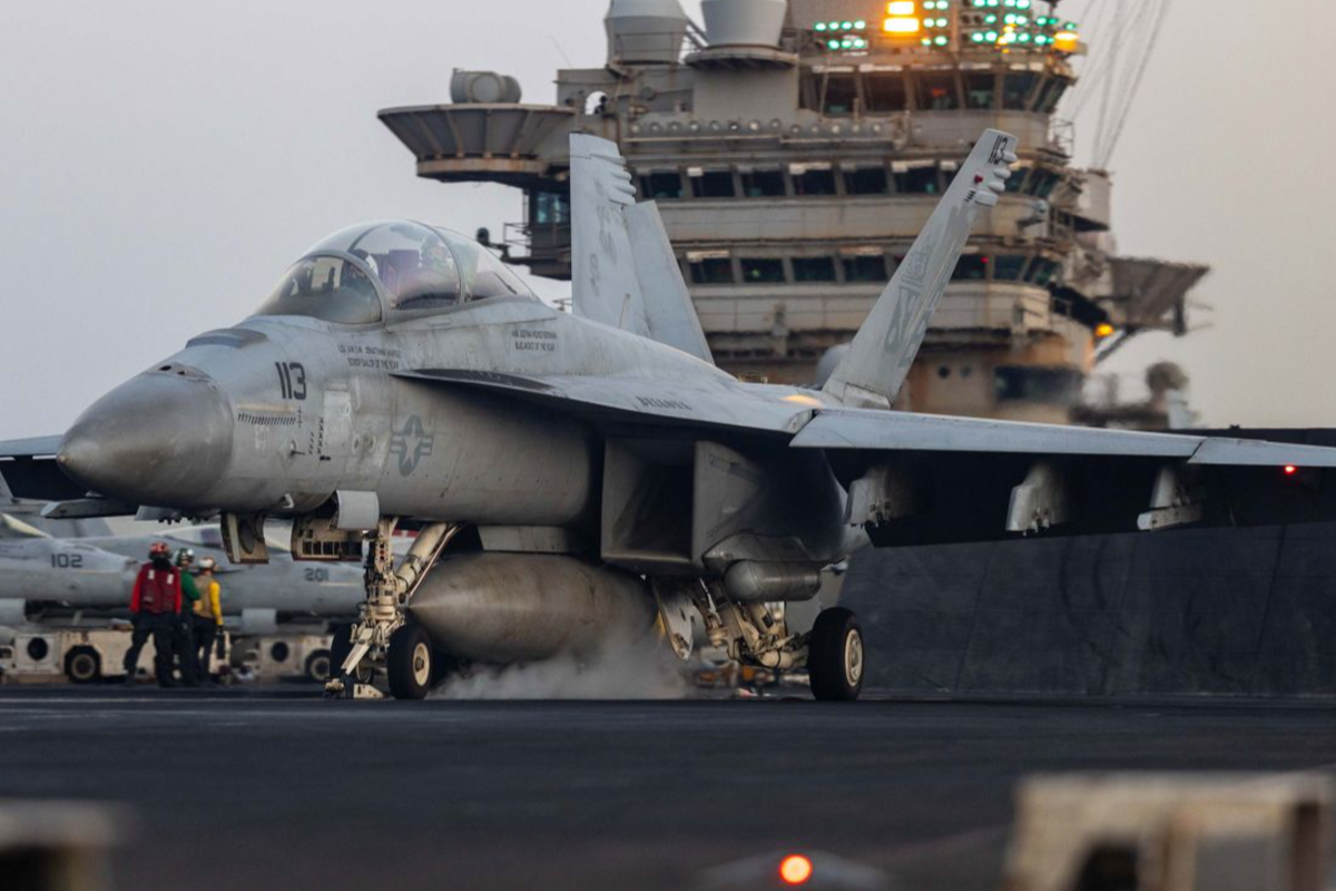 வளைகுடாவில் அமெரிக்கக் கடற்படை விமானம் மாயம்; ஈரான் மீது சந்தேகம்! | Mq 4C Us Navy Aircraft Goes Missing In The Gulf