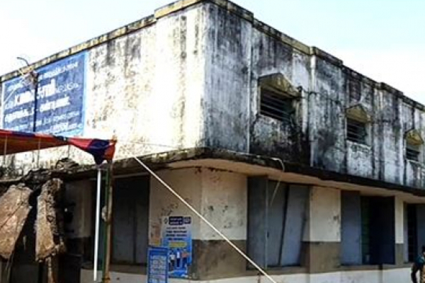 வாக்குச்சாவடி மேற்கூரை இடிந்து 5 பேர் காயம்: முதுகுளத்தூரில் பரபரப்பு | Mudukulathur Injured Roof Polling Booth Collapses வாக்குச்சாவடி மேற்கூரை இடிந்து 5 பேர் காயம்: முதுகுளத்தூரில் பரபரப்பு | Mudukulathur Injured Roof Polling Booth Collapses