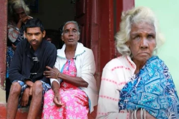 என் மகனின் கண்ணையாவது மீட்டு தாருங்கள்! மன்றாடும் தாய்(Video)