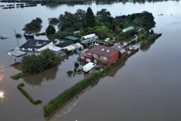 பிரித்தானியாவை புரட்டி எடுக்கும் Babet புயல்: உயிருக்கு அபாய எச்சரிக்கை விடுக்கப்பட்டது