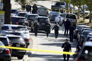 அமெரிக்காவில் பாடசாலைக்குள் புகுந்து மர்ம நபர் நடத்திய சரமாரி துப்பாக்கிச்சூடு!