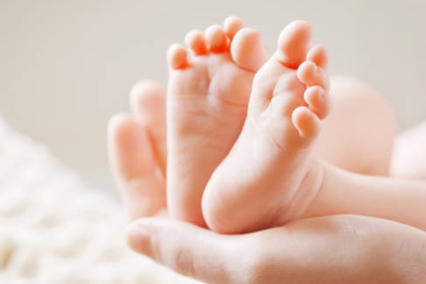 கட்டுநாயக்க விமான நிலையத்தில் குழந்தை பெற்ற வெளிநாட்டு பெண் | Foreign Woman Gives Birth At Katunayake Airport