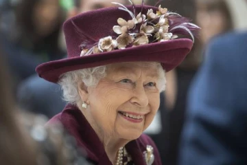 எலிசபெத் காலமானார்; இங்கிலாந்து நாட்டின் அரசராக மூத்த மகன் பதவியேற்கிறார்