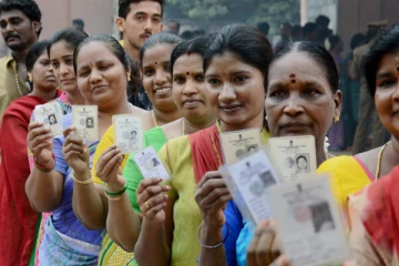 தமிழகத்தில் பகல் 4 மணி வரை 54.05 % வாக்குகள் பதிவு - சூடுபிடிக்கும் தேர்தல் களம்