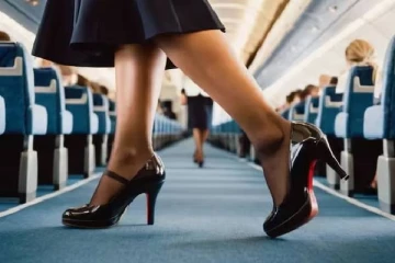விமான பணிப்பெண்கள் ஏன் ஹை ஹீல்ஸ் அணிகிறார்கள் தெரியுமா?