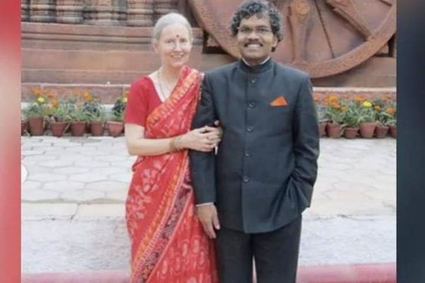 தனது காதல் மனைவியை காண 6000 மைல் சைக்கிள் மிதித்து ஐரோப்பாவுக்கு சென்ற நபர்! | Man Went To Europe On Bicycle See His Love Wife